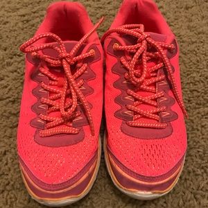 Hot pink/coral lightweight tennis shoes